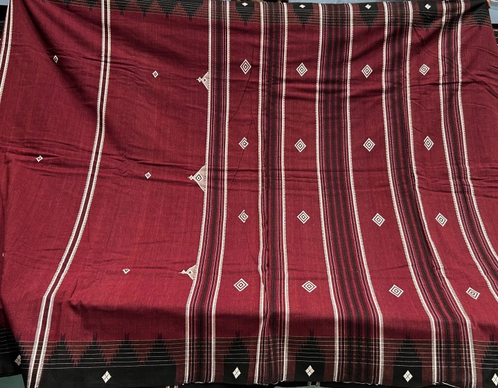 The Making Process Kotpad sarees are made using natural dyeing techniques. The weavers use natural m