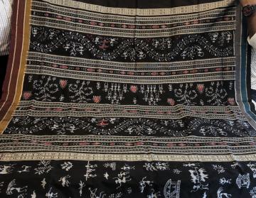Ganga Jamuna Border Exclusively Woven Tribal Motifs Ikat Silk Saree with Blouse Piece