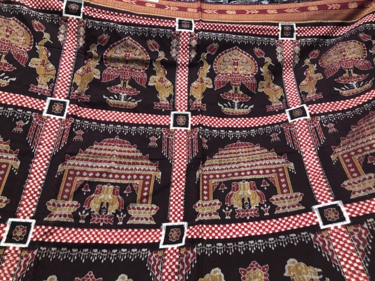 Intricately Woven Temple Motifs cotton ikat Saree with Blouse Piece