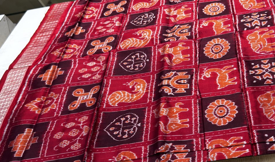 Exquisite exclusively woven dasa kothi Ikat weave Silk saree with blouse piece