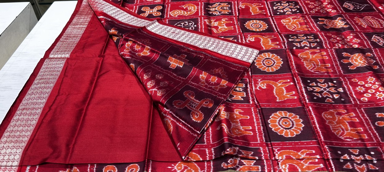 Exquisite exclusively woven dasa kothi Ikat weave Silk saree with blouse piece