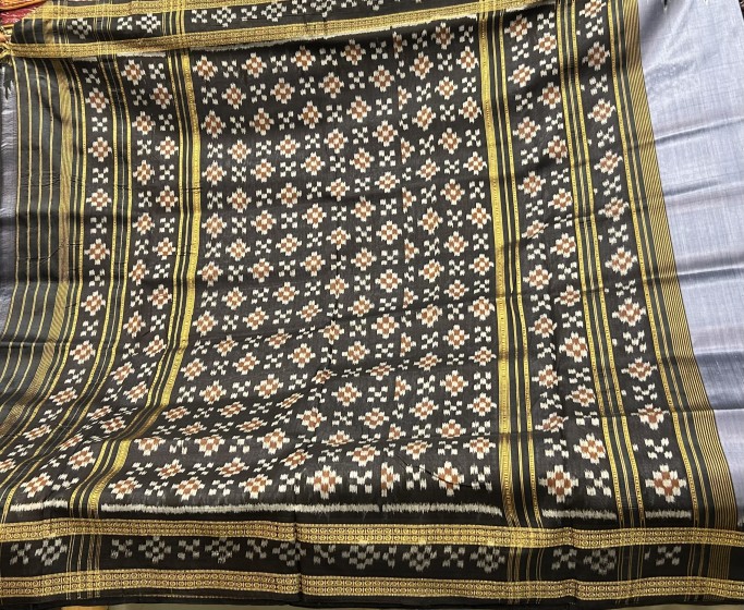 Monochrome Elegance Grey and Black Pasapalli Border Aanchal Khandua Silk Saree without blouse piece