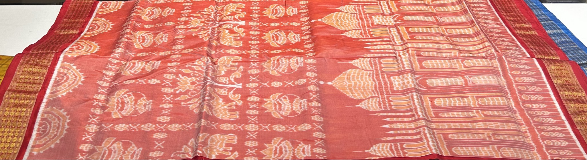Exquisite Taj Mahal motifs body with tissue silk border n Aanchal Ikat weave Silk saree with blouse