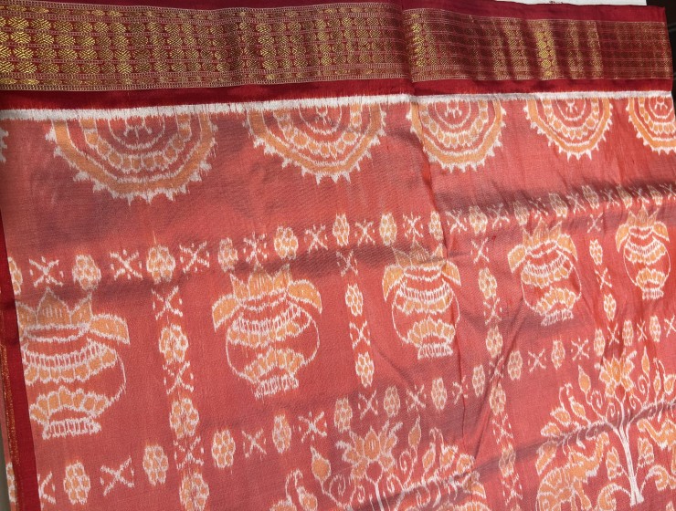 Exquisite Taj Mahal motifs body with tissue silk border n Aanchal Ikat weave Silk saree with blouse